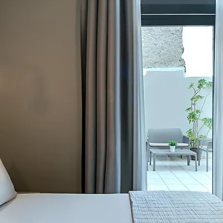Bed In Athènes