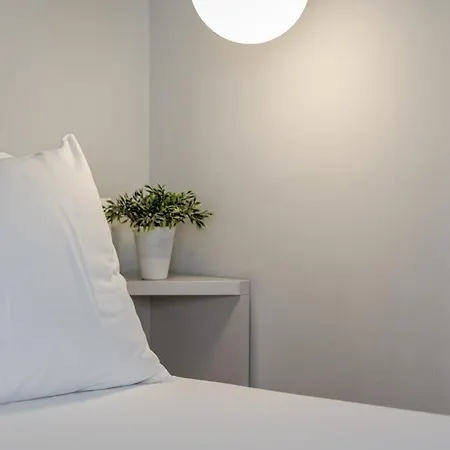 Hotel Bed In Athènes